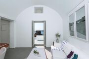 Grace Hotel Santorini, Auberge Resorts Collection